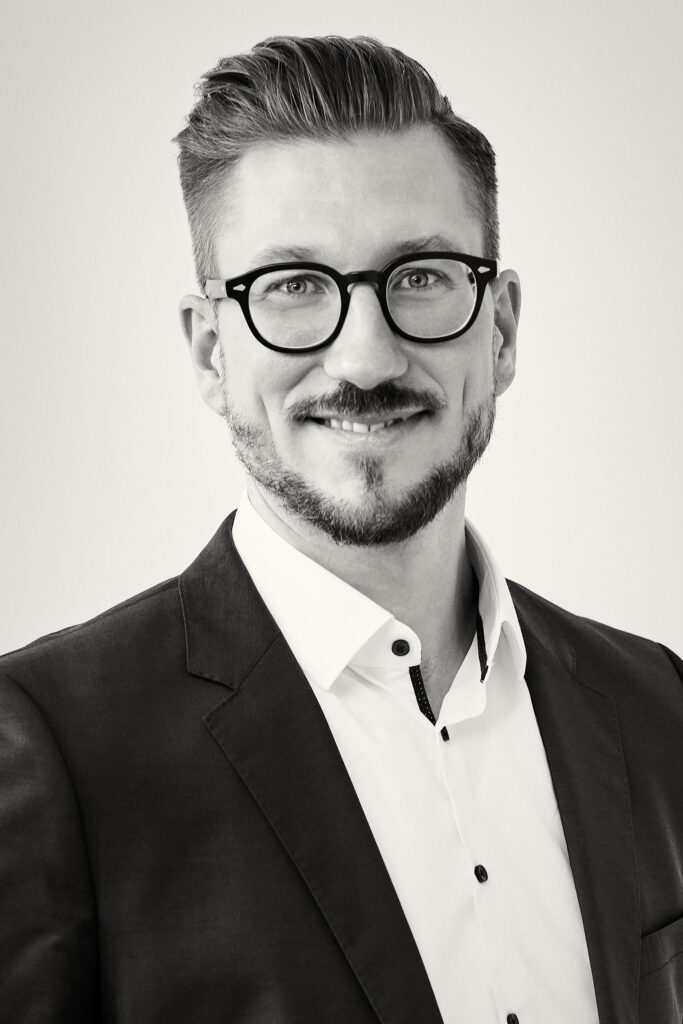 YCRAFT plant, steuert und begleitet Bauprojekte mit Fokus auf Nachhaltigkeit, Resilienz und Verantwortung. Bauingenieur Harald Stöffelbauer steht für durchdachte Umsetzung und qualitativ hochwertige Projektbetreuung.